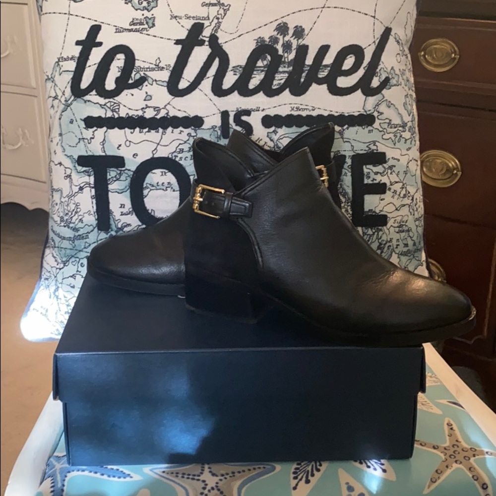 Cole Haan black booties 🌟